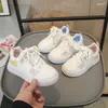 Zapatos de Tabla para Niñas 2026 Nuevo Otoño Zapatos Blancos de Suela Suave para Niños Zapatos Deportivos Ligeros para Niños Mayores Zapatos de Correr de Moda