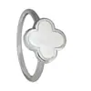 Anillo de Trébol de Cuatro Hojas de Moda Europea y Americana, Diseño de Nicho con un Toque de Lujo, Anillo Cerrado, Joyería Versátil de Lujo Ligero al por Mayor