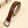 Cinto de Couro Genuíno Vintage com Tachas para Mulheres, Cinto Decorativo Versátil de Couro Bovino, Cinto para Jeans com Fivela de Pino Fashion, Estilo Tendência