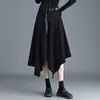 Saia rodada de comprimento médio com cintura alta, barra larga, em estilo vintage americano, linha A, para outono e inverno de 2026.