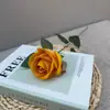 Bud de Rosa Pequeno de Veludo com Cabeça Única Rosa Artificial para Uso em Casamentos, Frete Transfronteiriço Disponível, Flor Artificial para Decoração de Paisagismo, Ornamento de Rosa