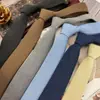Gravata para Mulheres, Algodão e Linho, Casual Retrô Britânico Versátil Estilo Universitário Literário Cor Sólida Versão Estreita Amarrada à Mão Preto Vermelho Vinho