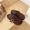 Mules casuais femininas de verão, novo estilo, sem cadarço, bico fechado, com aumento interno de altura e sola grossa, feitas de camurça