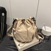 Bolsa de Cubo Biselada con Cordón Nuevo Casual Simple Combinable Bolso de Hombro para Viajero Moda Nicho 2025 Bolso Cruzado Estilo Coreano