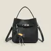 Bolso tipo cubo versátil transfronterizo, bolso de mano con patrón de lichi de comercio exterior, diseño de nicho, bolso de hombro estilo cesta de compras, venta al por mayor personalizada