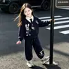 Traje de Policía Conejito para Niña Primavera Otoño 2026 Nuevo Estilo Súper Lindo Ropa de Primavera para Bebé Sudadera Ropa Deportiva Conjunto de Dos Piezas