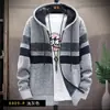 Suéter Tendência Masculino Estilo Coreano Outono e Inverno 2026 Novo Modelo Tricô Espesso com Forro de Lã Patchwork Jaqueta Disponível para Atacado