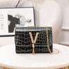 Trendy Letter V Tassel Hardware Chain Pequeno Quadrado Bolsa Moda Distintivo Padrão de Pedra Impresso Elegante Bolsa Crossbody Bolsa Feminina