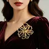 Broche de Flor Oca Luxo Leve Toque de Alto Padrão Acessórios Diários e para Banquetes Femininos Broche Multifuncional da Moda Atacado