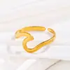 Moda Europeia e Americana Anel Exagerado de Aço Inoxidável para Mulheres Ouro 18K Simples Estilo Ins Anel de Design de Ponta Joias Atacado