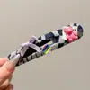 Elegante pasador de pelo floral, nuevo estilo 2026, en una hermosa paleta de colores, perfecto para crear peinados recogidos, un accesorio para el cabello simple y chic para otoño e invierno, con un diseño de pinza de pato delicado y lujoso