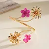 Pulsera de Brazo de Metal con Flor de Goteo de Aceite Transfronteriza Europea y Americana, Pulsera Exquisita y Versátil con un Toque de Gama Alta Nicho para Mujeres