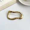 Anillo Geométrico Asimétrico Exagerado Retro Europeo y Americano Broche Calado para Mujer Exquisito Lujo Gama Alta Pin para Traje Chaqueta