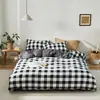 Conjunto de Flanela Escovada Muji Estilo Japonês de Quatro Peças, Conjunto de Roupa de Cama para Casa com Xadrez Pequeno Retrô, Amigo da Pele, Universal para Todas as Estações
