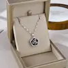 Nuevo producto transfronterizo: Cadena de clavícula elegante y versátil de lujo ligero con incrustaciones de microdiamantes, collar de acero de titanio, accesorio de joyería que no se decolora