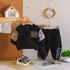 Conjunto para Meninos 2026 Novo Estilo Primavera e Outono Roupas Estilosas Infantis Bebê Outono Moletom de Manga Longa Conjunto de Duas Peças Venda por Atacado