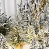 Arreglo de escritorio pequeño de Pe Scene de cedro Decoraciones navideñas de moda Adornos Árbol de Navidad Mini nevada flockada