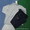 Traje Outono e Inverno 2025 Novo Calça de Seda Gelada de Secagem Rápida Jaqueta Esportiva Casual com Zíper e Capuz Roupa de Proteção Solar para Homens e Mulheres Tendência