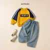Conjunto para Meninos 2026 Novo Estilo Primavera e Outono Infantil Estiloso Bebê Outono Moletom com Letras Conjunto de Calça Jeans com Strass Completo