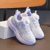 Tênis esportivos infantis, sapatos de botão para meninos, sapatos respiráveis de malha para outono, tênis de corrida ultraleves e versáteis para estudantes do ensino fundamental