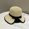 Chapéu de Palha Novo de Verão com Proteção Solar para Mulheres, 26 Anos, Aba Larga, Chapéu de Sol Estilo Coreano Elegante Chapéu de Palha Tecido que Deixa o Rosto Menor, Adequado para Férias na Praia