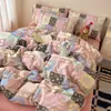 Juego de cama de cuatro piezas para dormitorio de otoño e invierno, tela de algodón cepillado engrosada, con funda de edredón con estampado retro infantil y sábana bajera de algodón puro