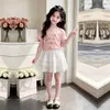 Conjunto de dos piezas moderno para niños mayores: top de manga corta con estampado de letras y falda midi de encaje dulce, casual y linda, personalizada