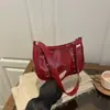 Bolsa de Mão Quadrada Pequena Estilo Coreano Popular deste Ano para Mulheres Outono 2025 Nova Moda Bolsa de Ombro com Rebites Bolsa de Ombro para o Dia a Dia