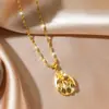 Luz colgante de estilo nuevo transfronterizo con forma de gota de agua hueca y arena fina, collar de lujo ligero con onda de agua, color dorado arena de larga duración, venta al por mayor en vivo