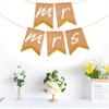 Bandeira de Ráfia com Cauda Dourada em Forma de Andorinha Novo Mrmrs Cruzamento de Fronteira Bandeira de Puxar Andorinha para Casamento de Natal Bandeira Pendurada Bandeira Triangular de Ráfia