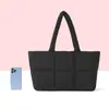 Bolsa Tote de Moda Transfronteiriça, Aparência Sofisticada, Grande Capacidade, Bolsa Acolchoada de Algodão na Moda, Bolsa de Ombro para o Outono e Inverno de 2025