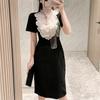 Vestido de temperamento para mujer de verano nuevo de minoría vietnamita con encaje bordado de cinta con costuras en blanco y negro y malla 1713