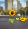 2024 Figura de Muñeco que se Mueve por Internet Girasol Lindo Adorno para Coche Tablero Decoración de Girasol Estilo Ins