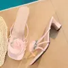 Sandalias de Tacón Grueso de Corte Bajo Antideslizantes Resistentes al Desgaste Estilo Chino Dulce Nuevas de Verano 2026 Flor de Camelia