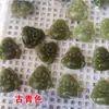 Atacado de fábrica pingente de lótus de jade raiz de lótus rosa abraçando Buda pingente de Buda sorridente Maitreya escultura tridimensional dupla face de jade azul e branco
