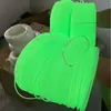 Las básculas para equipo de pesca están disponibles en grandes cantidades para venta al por mayor, incluyendo varios accesorios para pesca en el mar, básculas de tubo curvo de plástico blanco, anzuelos de hilo y aparejos de pesca con ojal.