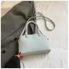 Bolso de mujer de alta gama de nicho 2026 nueva versión coreana bolso de hombro cruzado simple y elegante bolso de mano de gran capacidad moderno