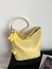 Bolsos de Mujer de Nueva Nicho Transfronterizos 2026 Nuevo Bolso Cruzado de Correa Única Versátil con Textura de Alta Gama Bolso de Mano Bolso Cubo