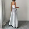 Vestido longo de listras verticais com gola quadrada, cintura marcada e saia fluida, estilo europeu e americano da Amazon, perfeito para um look chique e versátil, adequado para o trabalho ou férias.