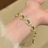 Pulsera de Diamantes de Imitación Color Verde Oliva Fresco Estilo Bosque Nuevo Primavera/Verano para Mujer, Exquisita y Versátil, Accesorio de Alta Gama para el Viaje Diario