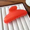 Pinza de pelo de media luna moderna y a la moda, pinza de tiburón con estampado de leopardo para la parte trasera de la cabeza, accesorio para el pelo grande y elegante para recogidos.