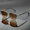 Gafas de sol metálicas estilo retro, un accesorio sofisticado y de moda para mujer, también adecuadas para hombre, con montura cuadrada y diseño de media montura, que brindan excelente protección solar