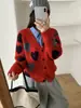 Moda de Invierno 2025 Versátil Suéter Cardigan de Punto con Cuello en V Adelgazante y Rejuvenecedor con Patrón de Diamantes y Estilo Relajado con Diseño de Corazón