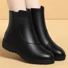 Venta Caliente 2026 Invierno Nuevo Suela Gruesa Antideslizante Ligeros Para Madre Con Terciopelo Cálidos Zapatos Pequeños de Cuero Botas de Nieve Zapatos Individuales