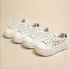 Zapatos Blancos de Suela Gruesa Más Vendidos para Mujer Primavera 2026 Nuevos Zapatos de Tabla Casual Versátiles que Aumentan la Altura 6cm Plataforma para Personas Bajas
