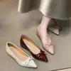 Sapatos Mary Jane com laço para o dia a dia, sapatilhas de bico fino para o trabalho para mulheres, novos mocassins versáteis de bico baixo da moda 2025