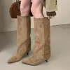2026 Novas Botas de Salto Baixo Apontadas da Moda Meilade para Mulheres, Cobertura de Panturrilha Larga em Camurça, Disfarçam Imperfeições, Botas de Moda Emagrecedoras de Inverno