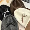 Gorro Holgado Negro con Lazo para Mujer, Gorro Grueso de Punto Cálido de Invierno, Versátil y Elegante, Hace que la Cara Parezca Más Pequeña, Gorro para Clima Frío