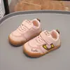 Zapatillas para niños para niñas con cierre de velcro, zapatos casuales con suelas suaves, zapatillas deportivas antideslizantes, versátiles para primavera y otoño, zapatos para niños pequeños