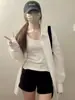 Camisola Blanca con Almohadillas en el Pecho para Mujer, Nueva Prenda Exterior Ajustada Sin Mangas para Primavera 2026 con Hermoso Diseño en la Espalda